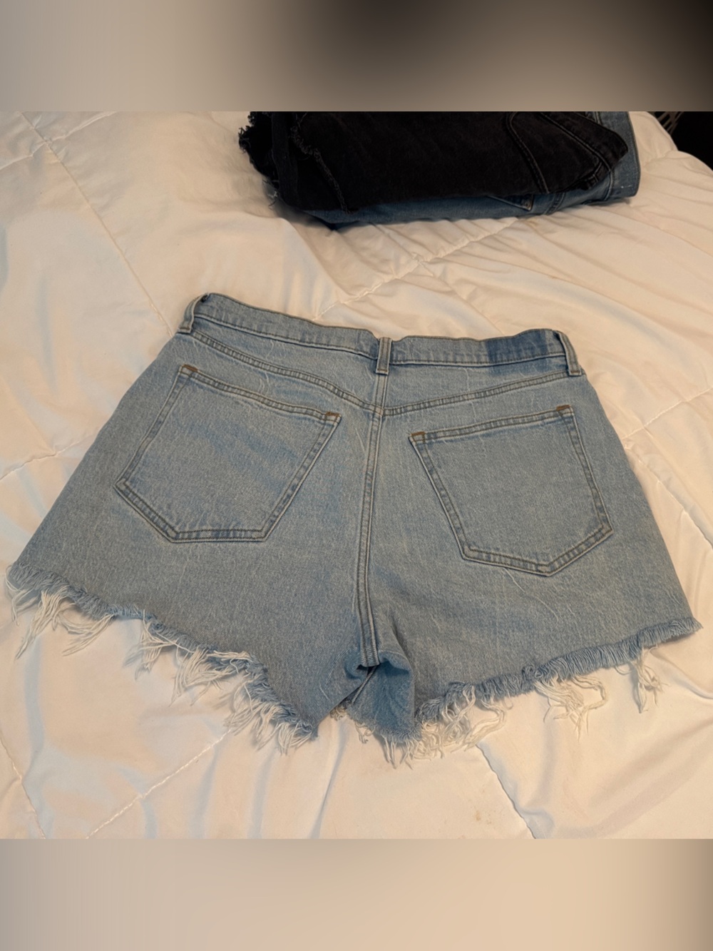 Abercrombie & Fitch Light Wash Denim Frayed Hem Shorts - Picture 3 of 3